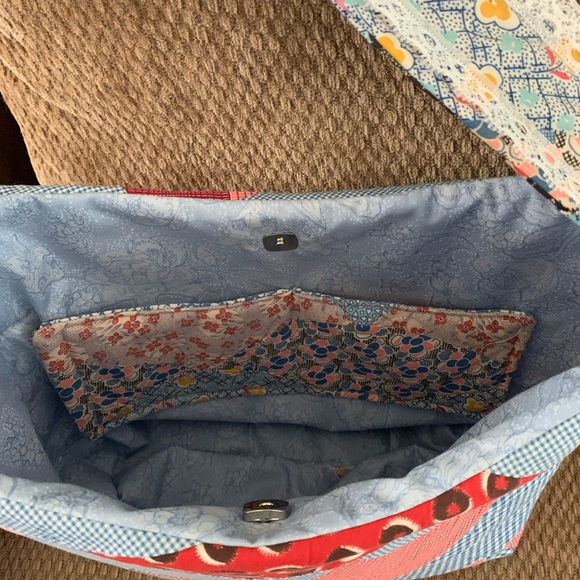 Handmade with a vintage quilt top purse - Picture 2 of 2